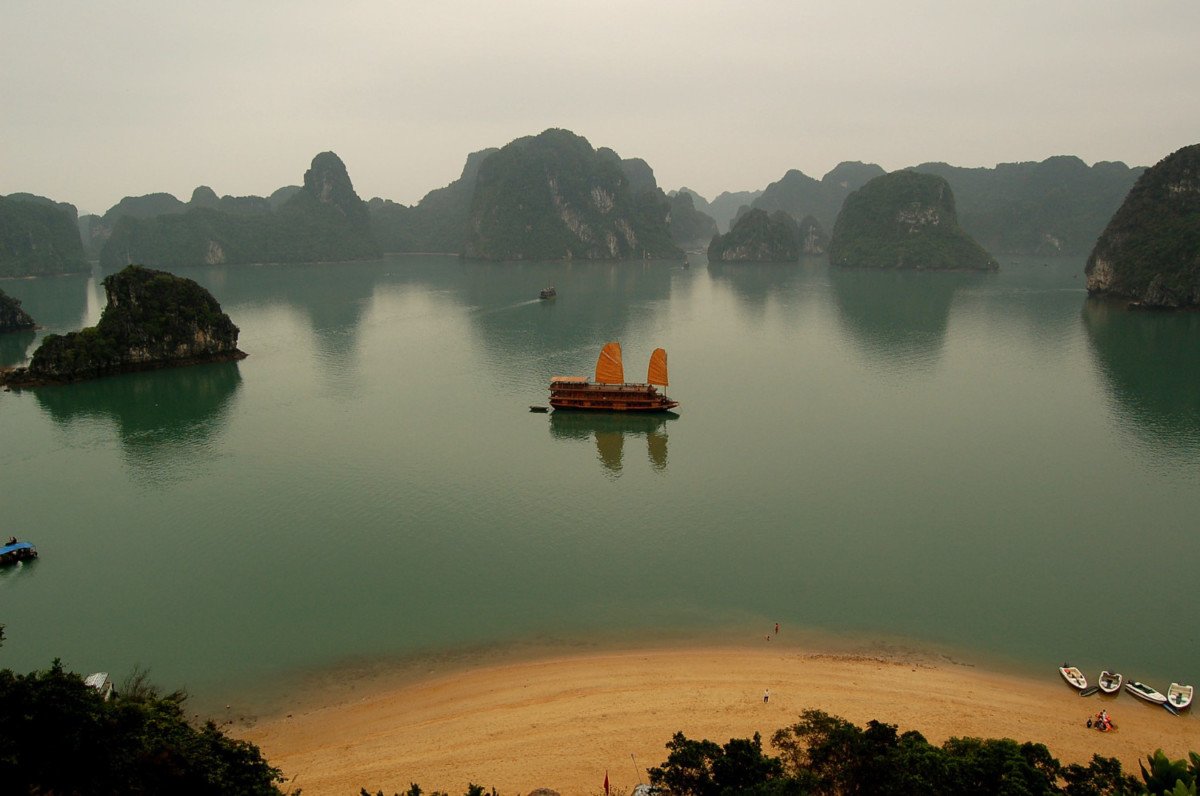 Bateau sur la baie de Lan Ha