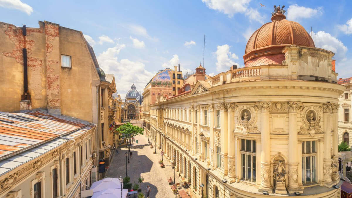 La célèbre rue Lipscani dans la vieille ville de Bucarest