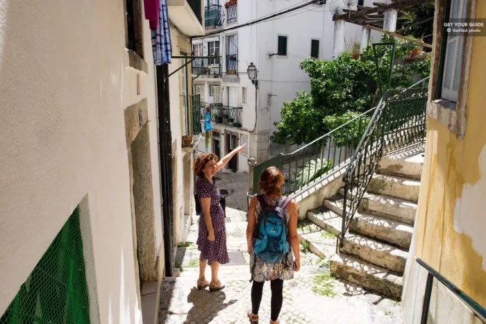 visiter-ruelle-lisbonne-a-pied-avec-un-guide-francophone