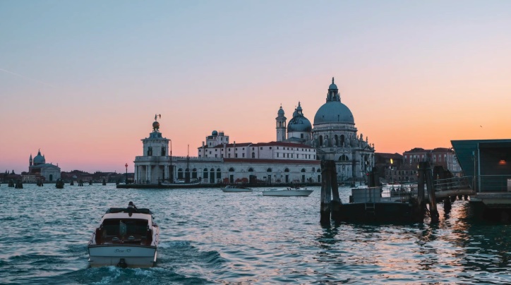 explorer-ile-lagune-venise-bateau