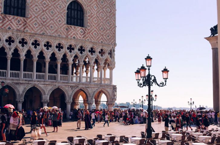 palais-des-doges-place-san-marco