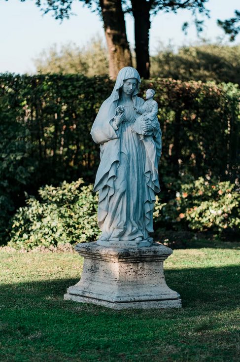 jardin-de-la-vierge-marie-dans-les-jardins-du-vatican